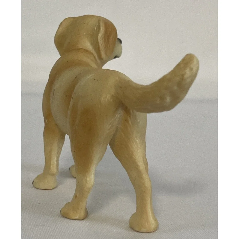 2001 Retired Schleich Dog Yellow Lab Labrador Toy Pre-owned Very Good Condition